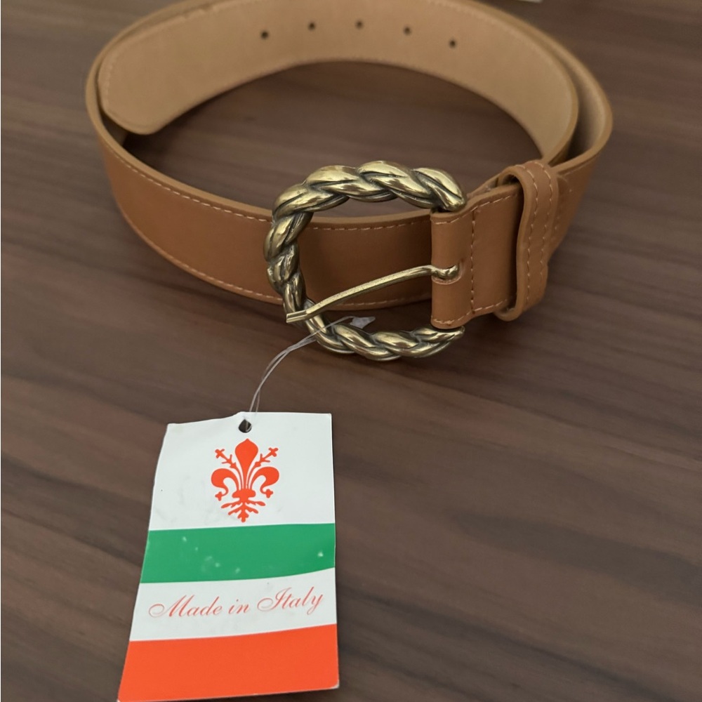 New with tags: Italian Tan Leather Belt with Gold Buckle